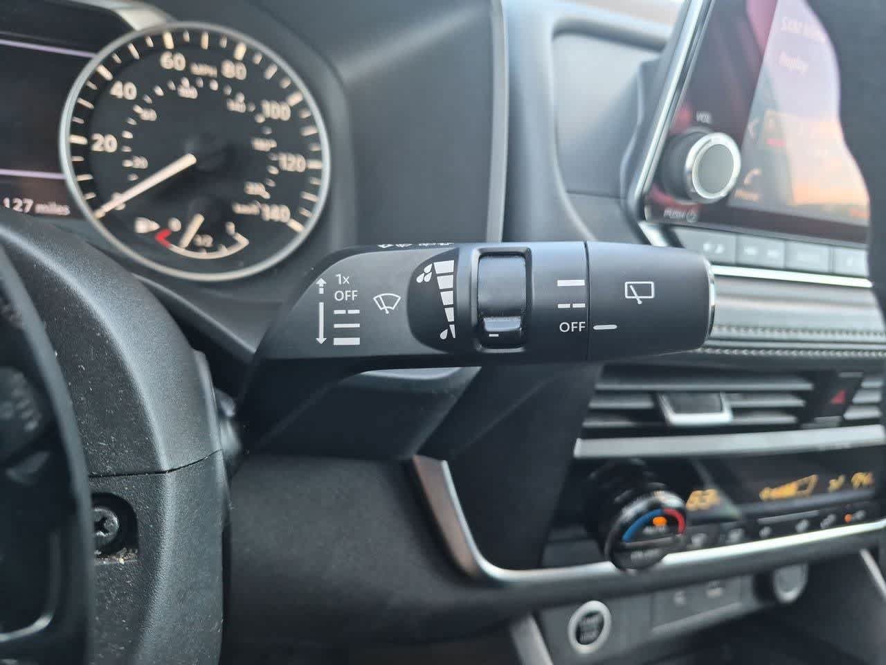 Used 2023 Nissan Rogue SV AWD/4WD image 25