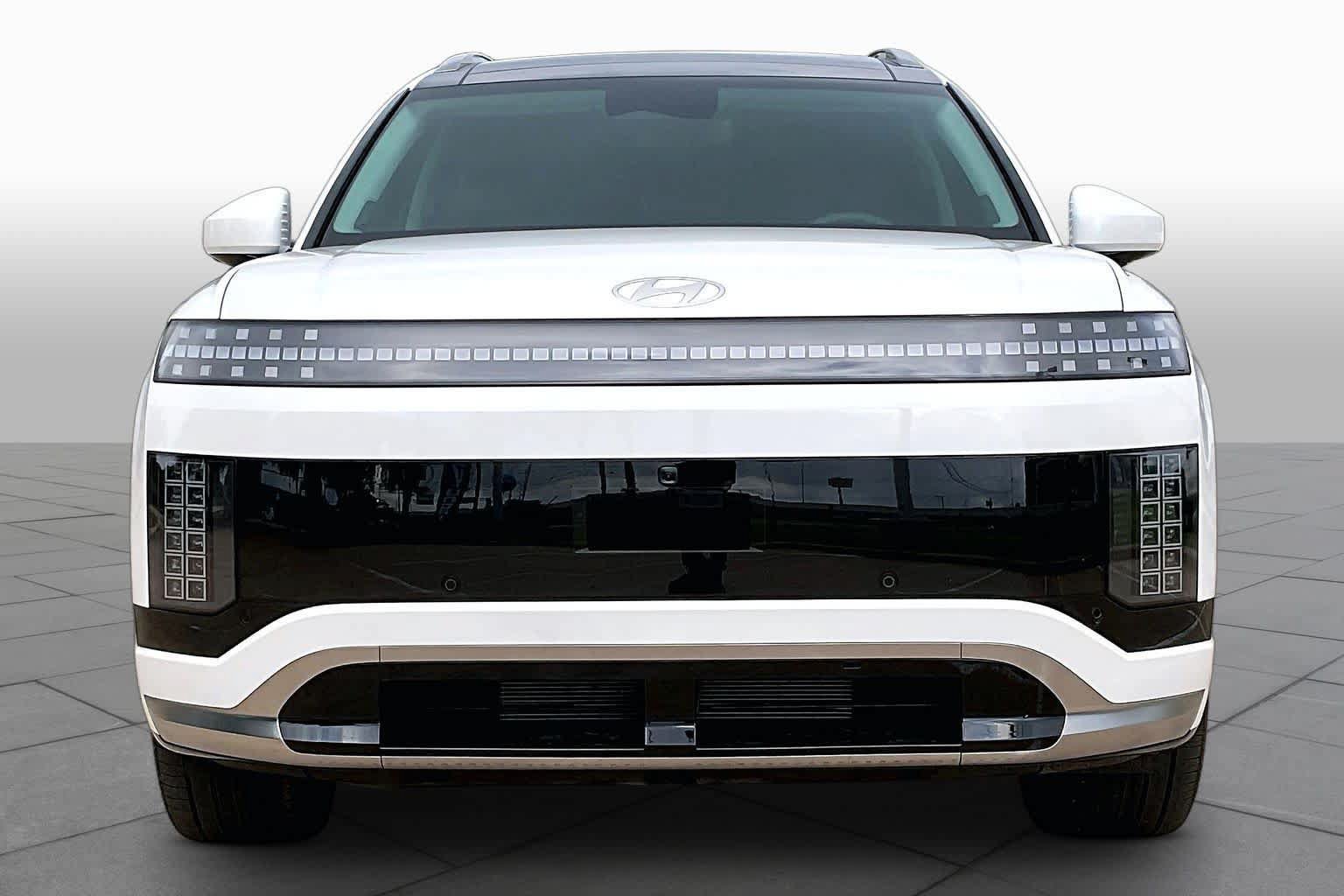 Certified 2026 Hyundai Ioniq 9 Calligraphy w/ Tow & Go Package AWD/4WD image 3