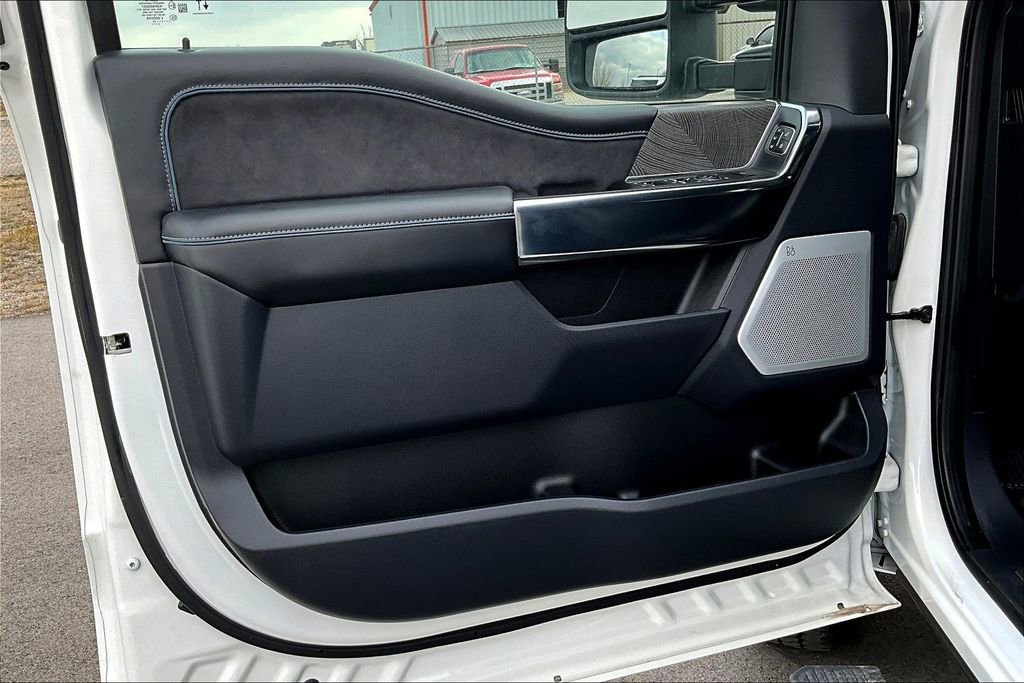 Used 2025 Ford F350 Platinum w/ FX4 Off-Road Package image 18