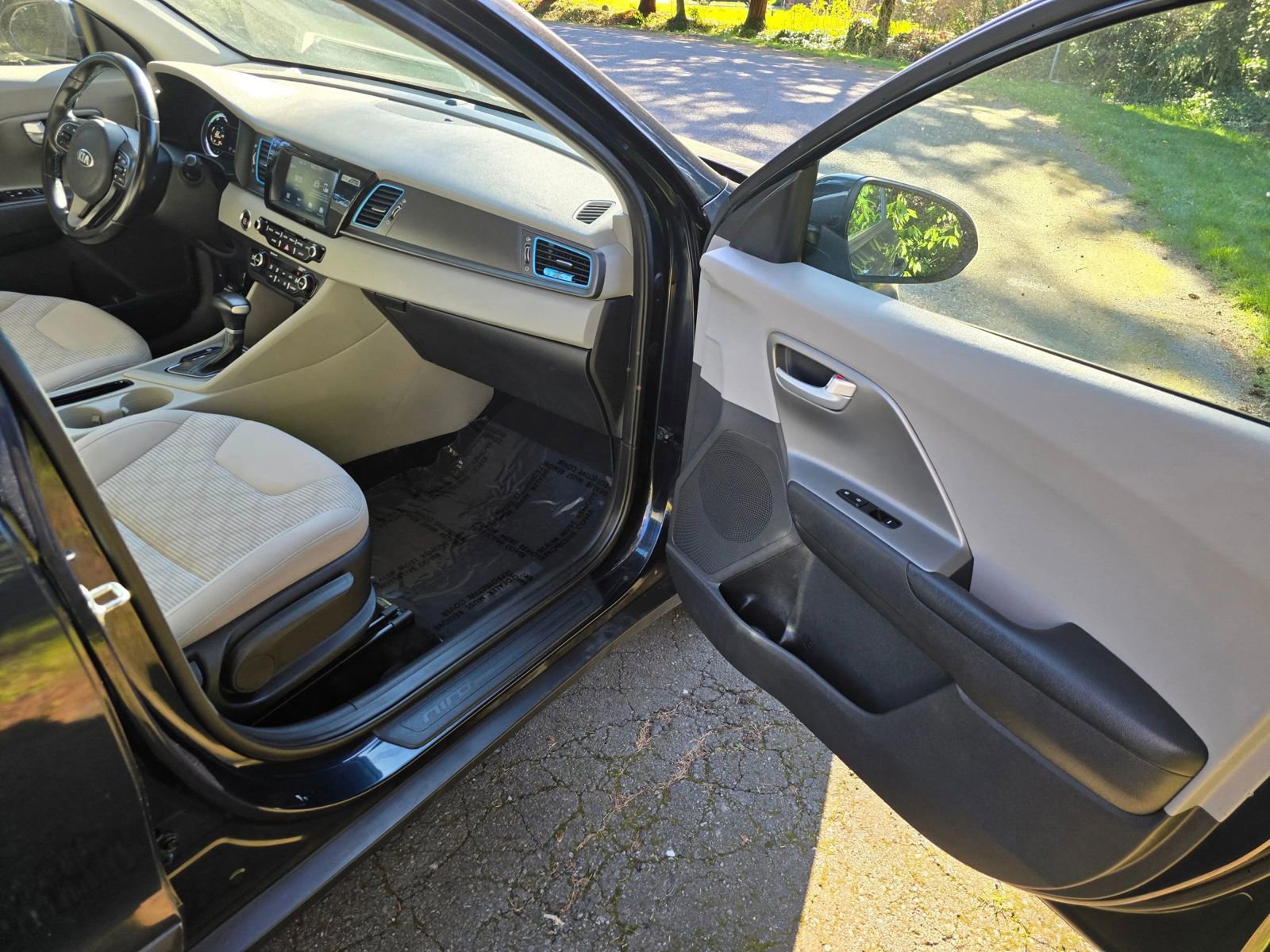 Used 2018 Kia Niro LX image 13