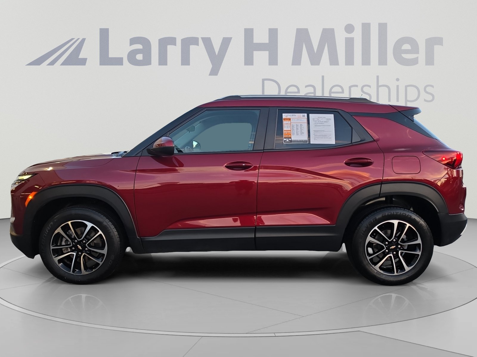 Certified 2024 Chevrolet TrailBlazer LT AWD/4WD image 2