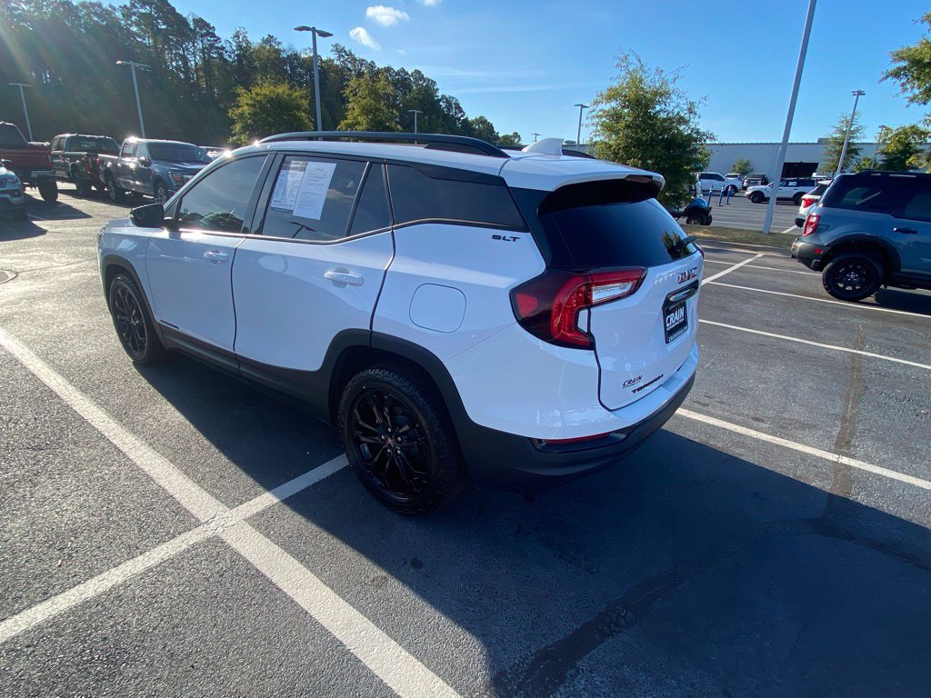 Used 2022 GMC Terrain SLT w/ Infotainment Package II FWD image 5