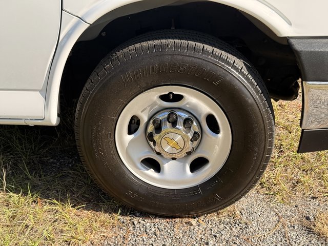 Used 2025 Chevrolet Express 3500 LT w/ LT Preferred Equipment Group RWD image 12