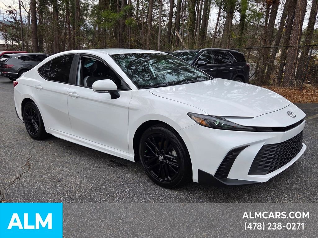 Used 2025 Toyota Camry SE image 8