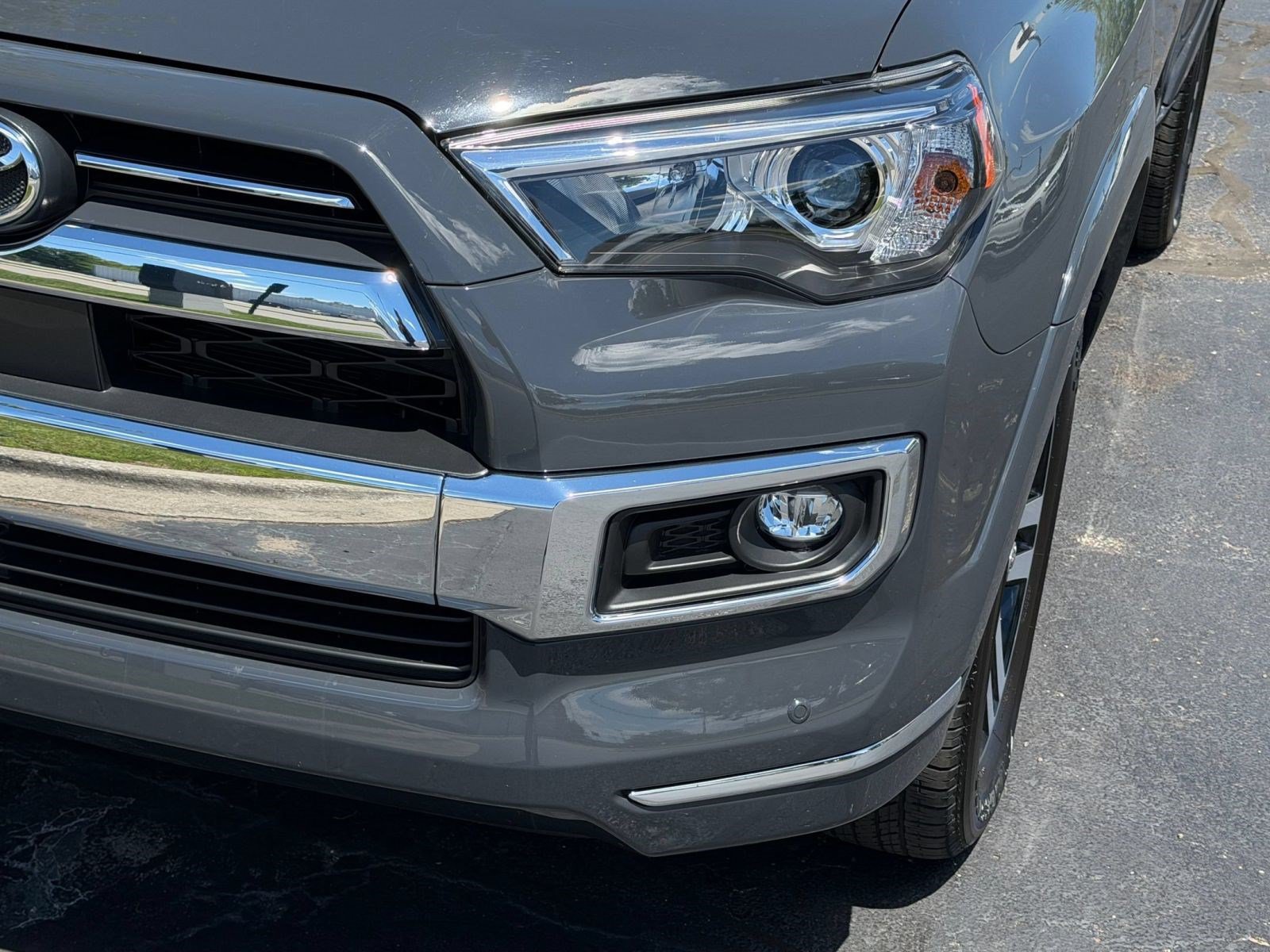 Used 2024 Toyota 4Runner Limited AWD/4WD image 11