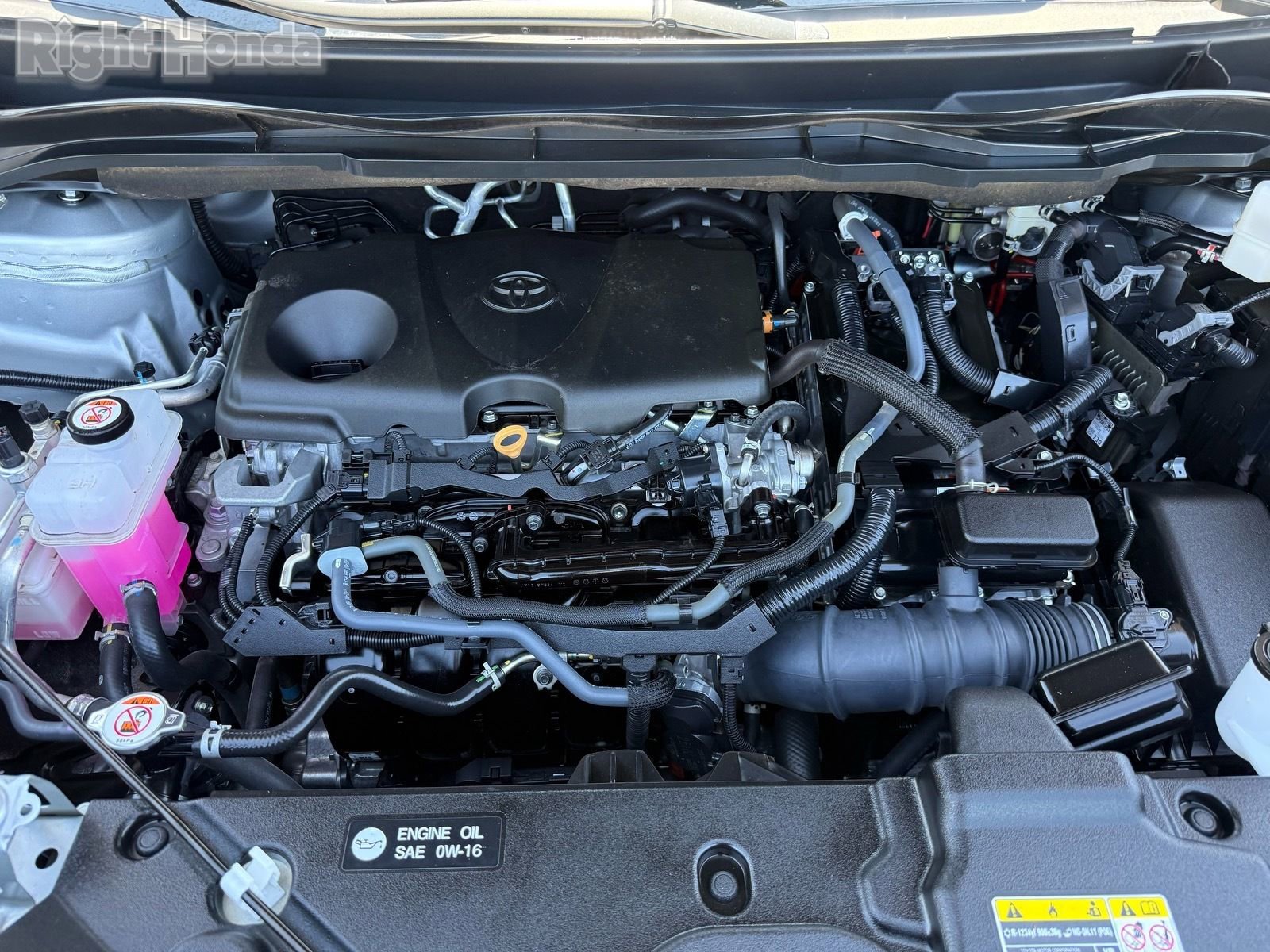 Used 2024 Toyota Sienna XLE FWD image 32