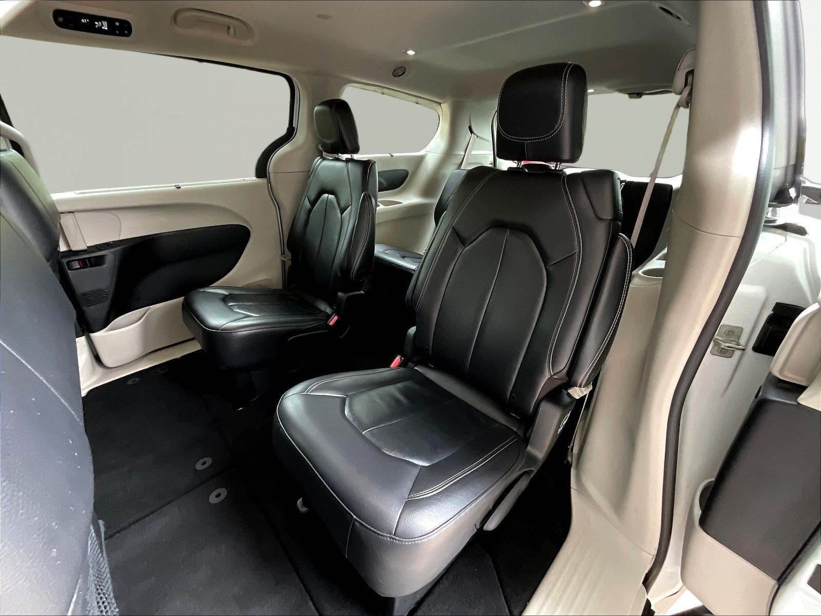 Used 2022 Chrysler Pacifica Touring-L FWD image 20