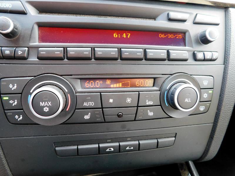 Used 2012 BMW 135i Convertible image 31