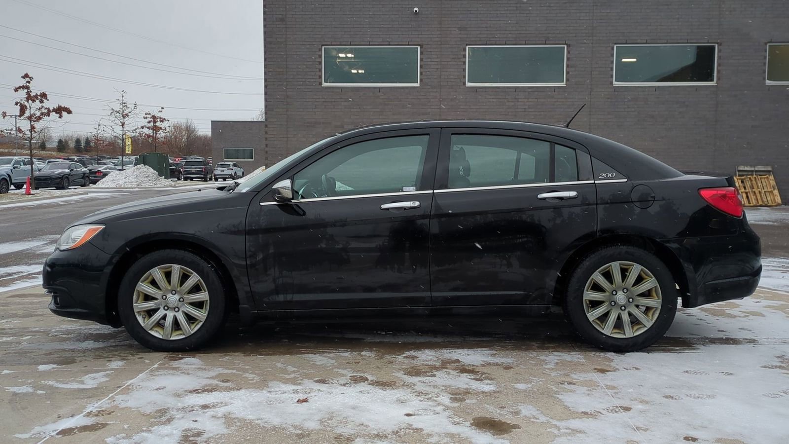 Used 2013 Chrysler 200 Limited image 3