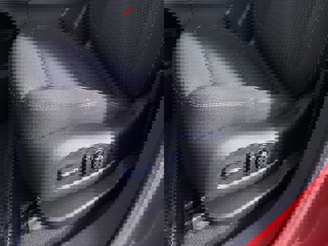 Certified 2023 GMC Acadia SLE w/ Driver Convenience Package FWD image 9