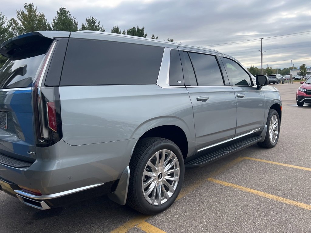 Used 2024 Cadillac Escalade ESV Premium Luxury image 9