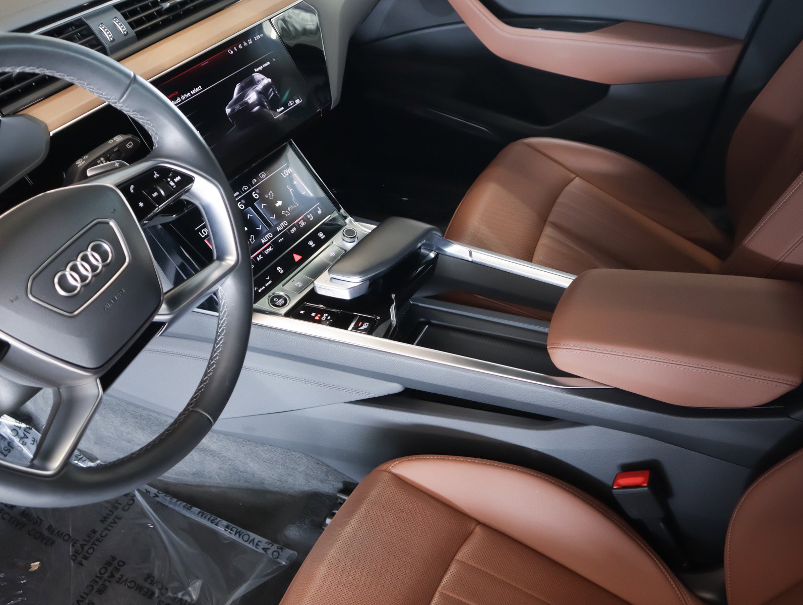 Used 2024 Audi Q8 e-tron Premium Plus w/ Premium Plus Package image 22