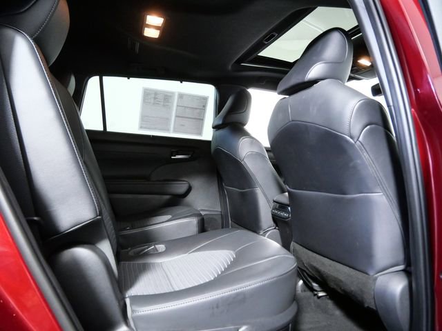 Used 2021 Toyota Highlander XSE image 13