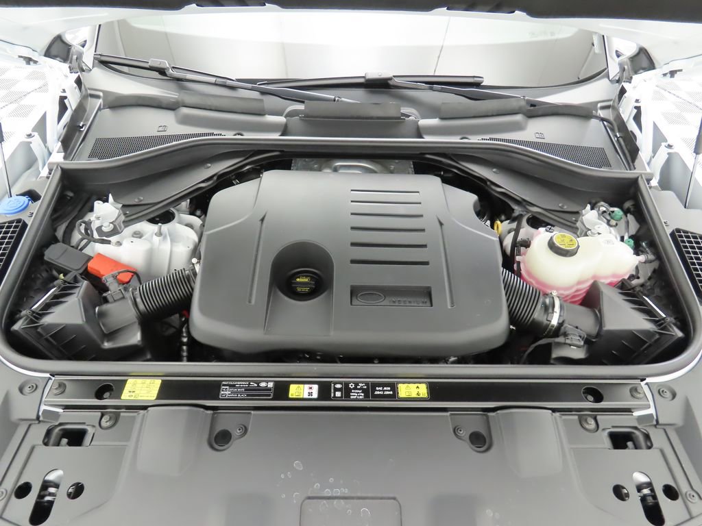 New 2025 Land Rover Range Rover Long Wheelbase SE image 29