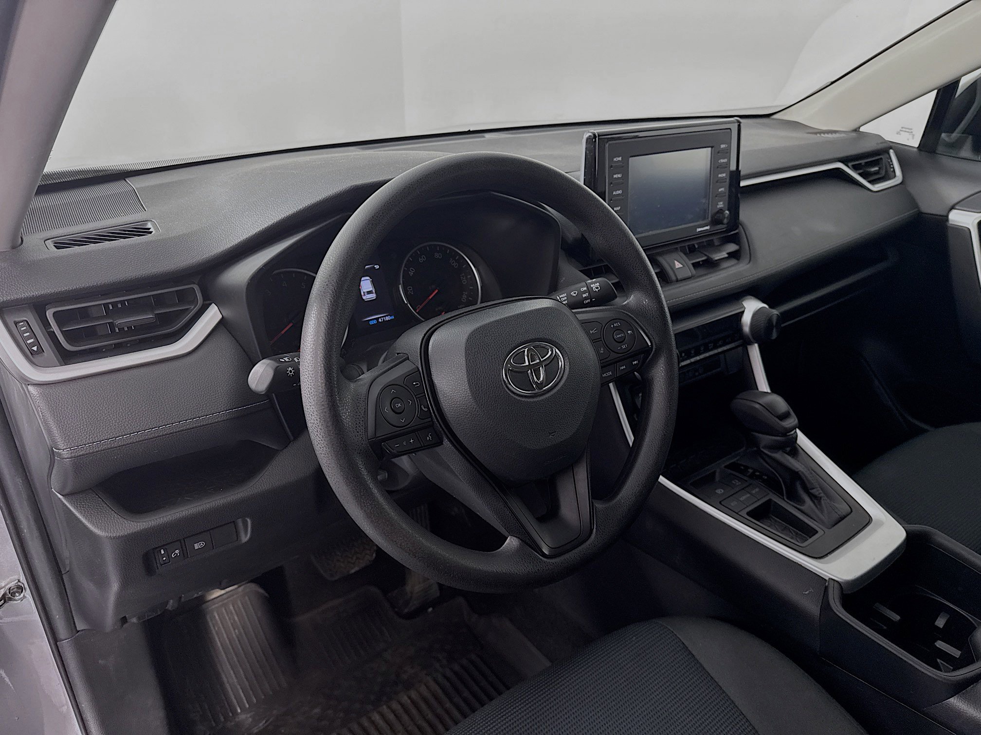 Used 2022 Toyota RAV4 LE image 9