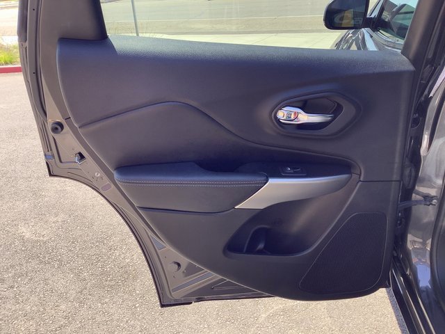 Used 2020 Jeep Cherokee High Altitude image 23