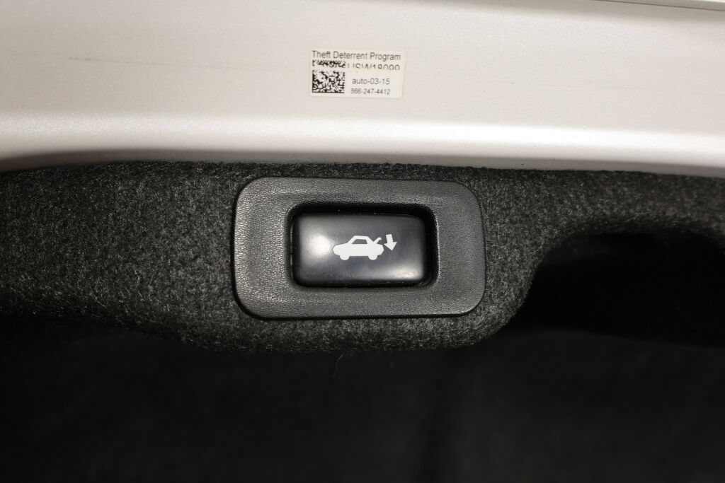 Used 2016 Lexus ES 300h w/ Luxury Package w/Wood Trim FWD image 19