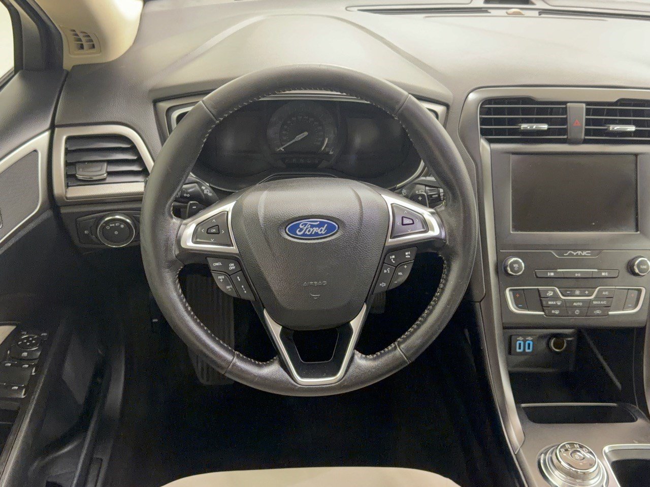 Certified 2019 Ford Fusion SE w/ Equipment Group 151A FWD image 10