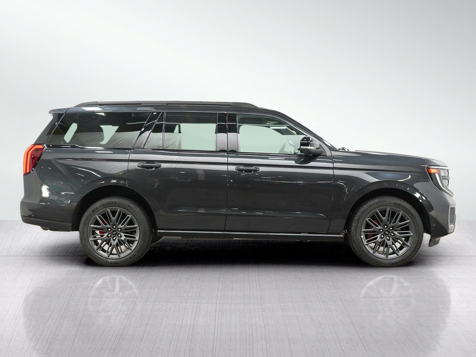 Used 2025 Ford Expedition Platinum w/ Stealth Performance Package AWD/4WD image 6