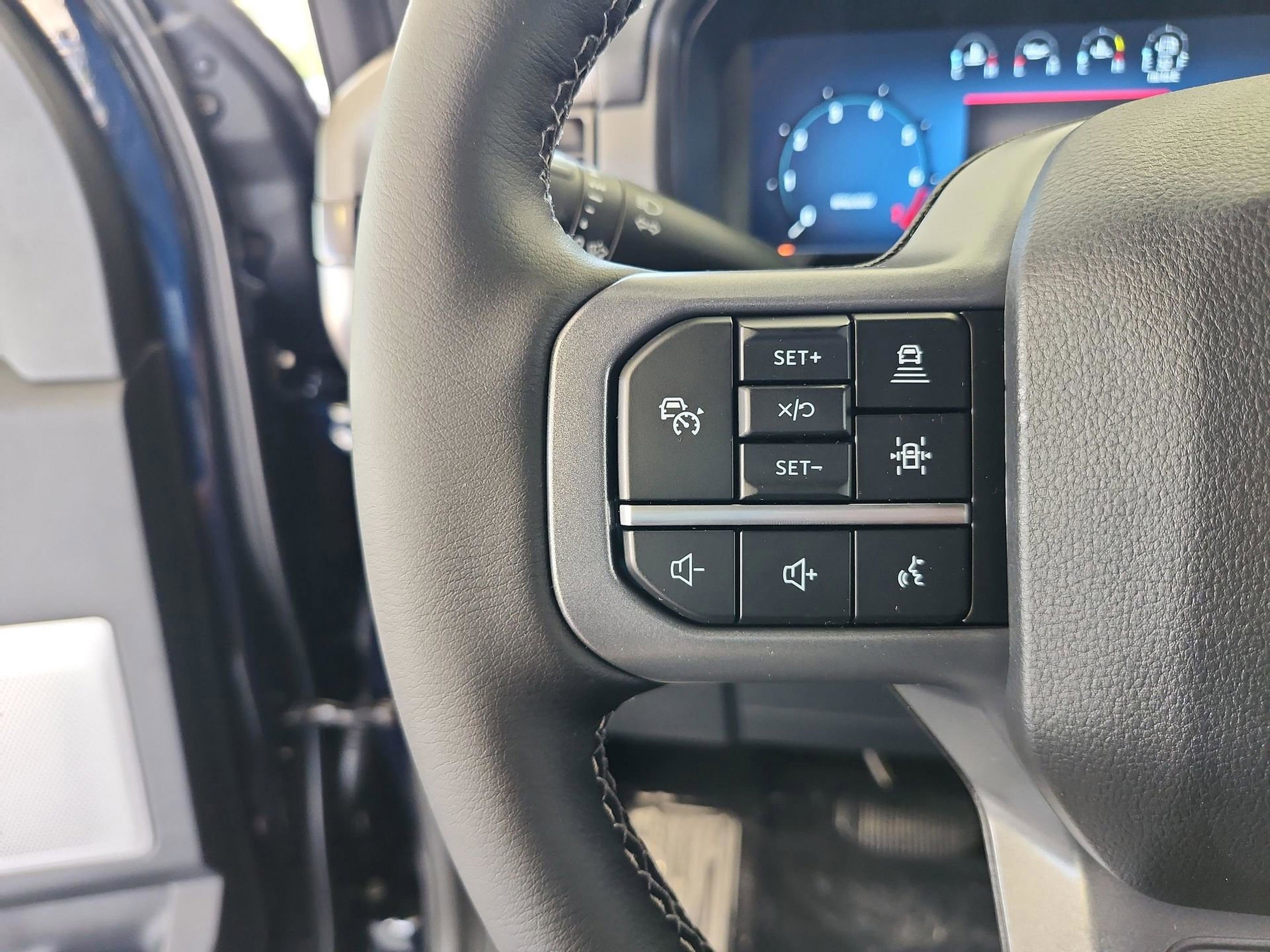 New 2025 Ford F150 Lariat w/ Equipment Group 502A High image 12