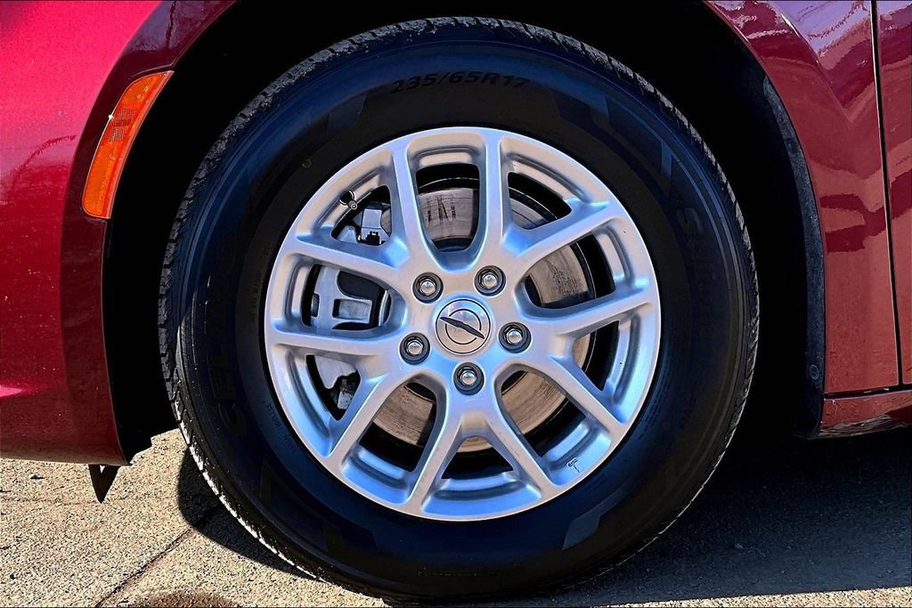 Used 2023 Chrysler Pacifica Touring-L FWD image 12