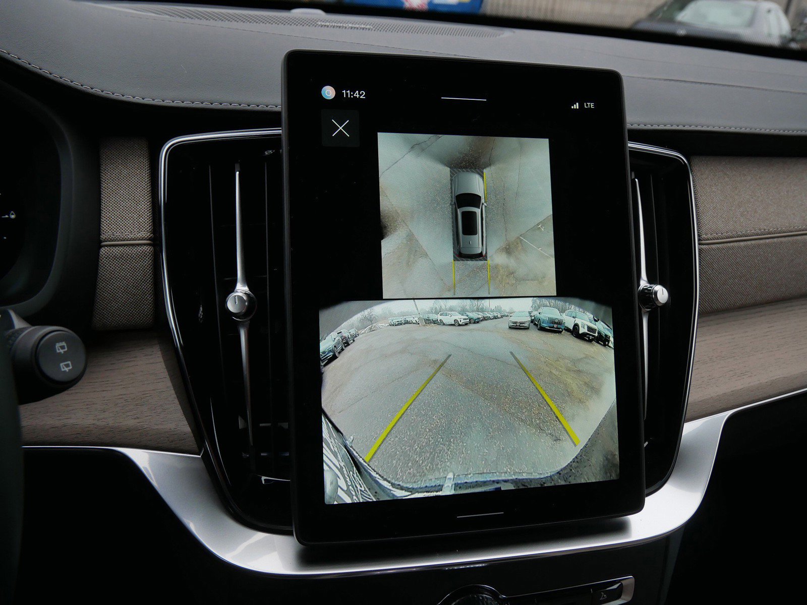 New 2026 Volvo XC90 T8 Plus w/ Protection Package Premier image 10