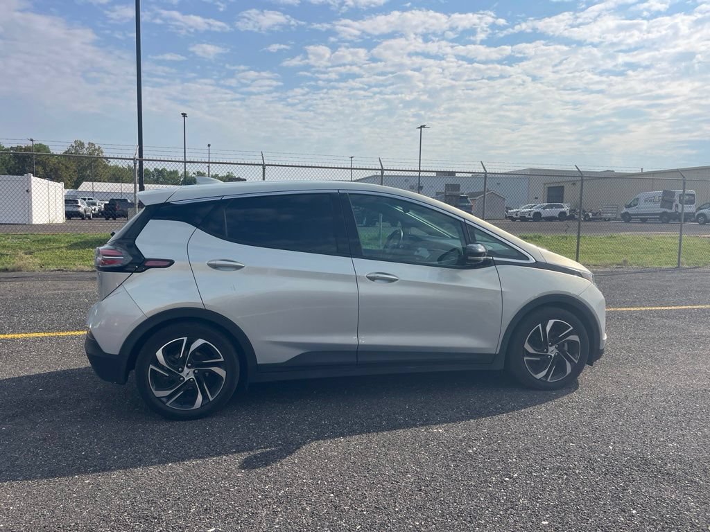 Used 2023 Chevrolet Bolt LT w/ Infotainment Package FWD image 6