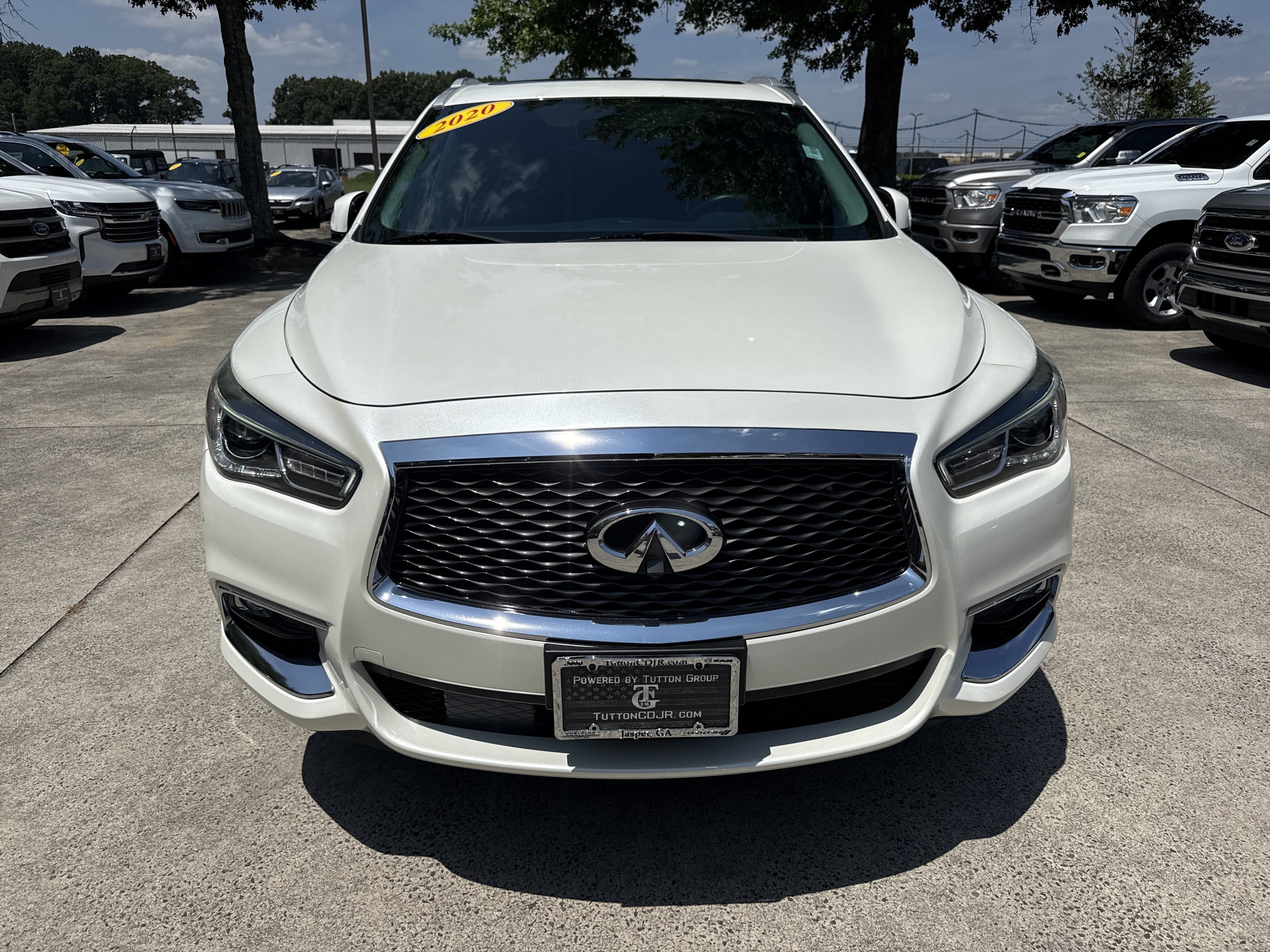 Used 2020 INFINITI QX60 Luxe w/ Essential Package FWD image 2