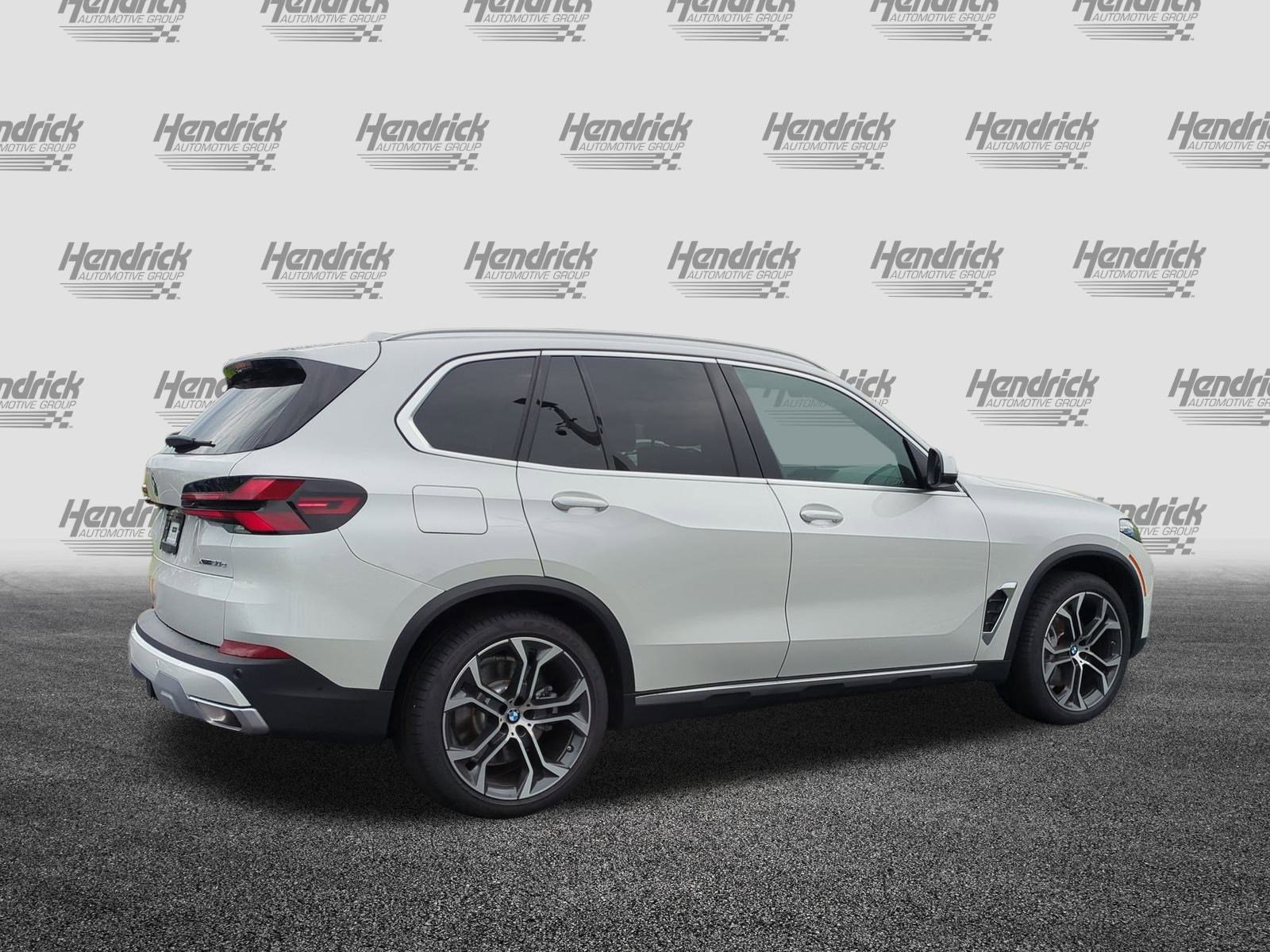 Used 2025 BMW X5 xDrive50e w/ Premium Package image 9