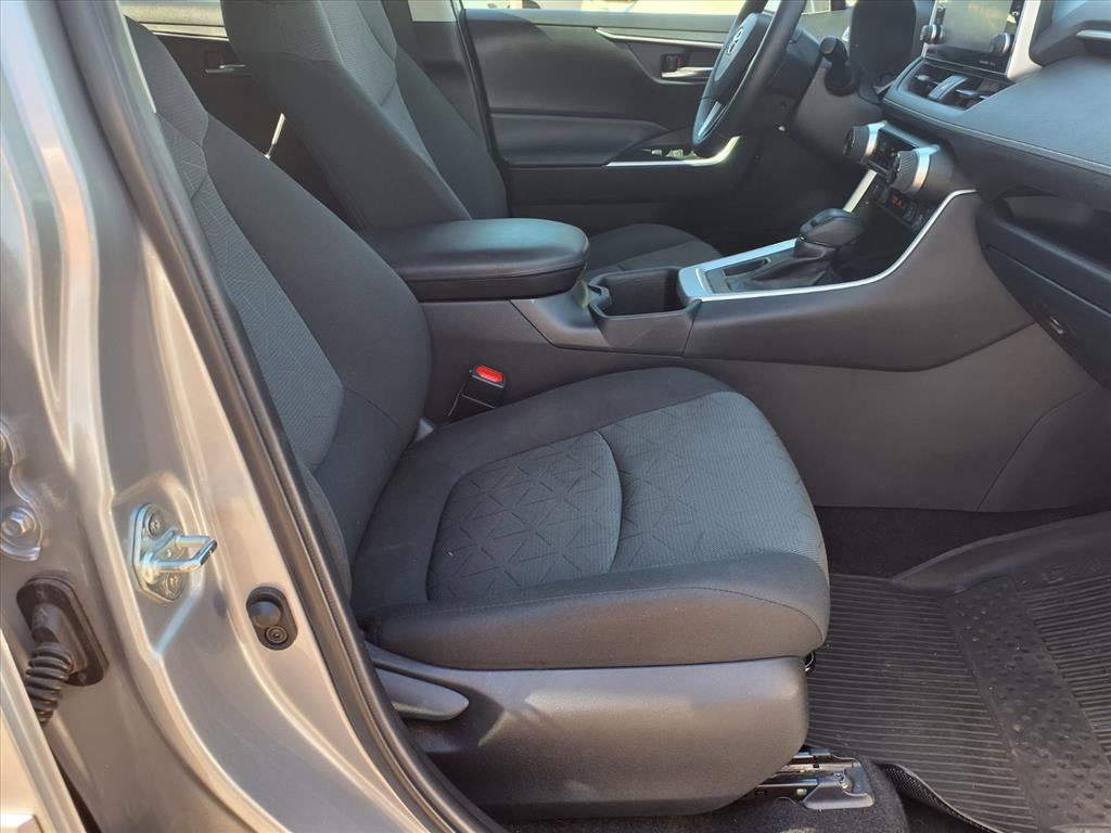 Used 2022 Toyota RAV4 XLE w/ Convenience Package image 12