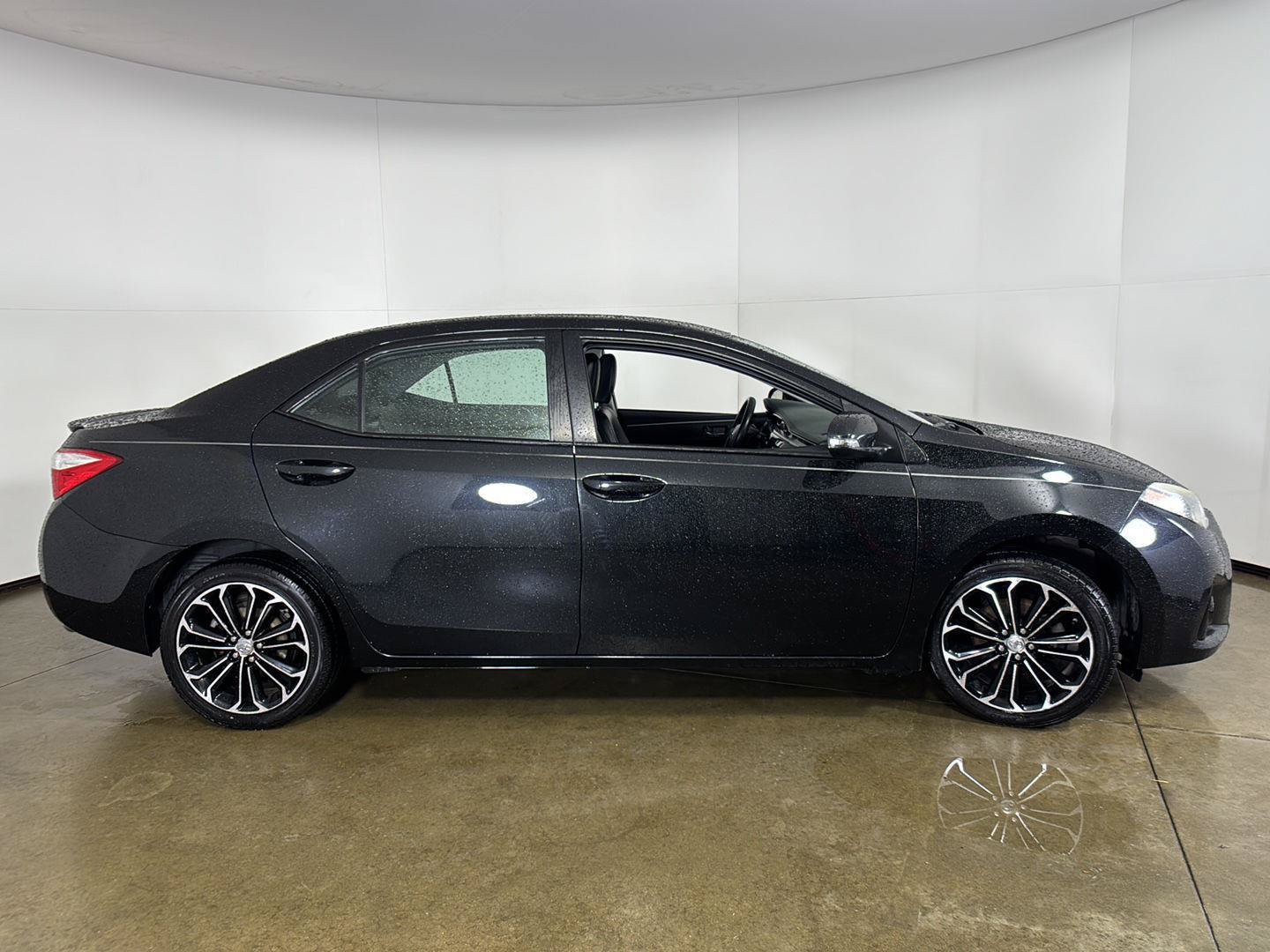 Used 2015 Toyota Corolla S FWD image 11