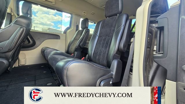 Used 2014 Chrysler Town & Country Touring-L FWD image 21