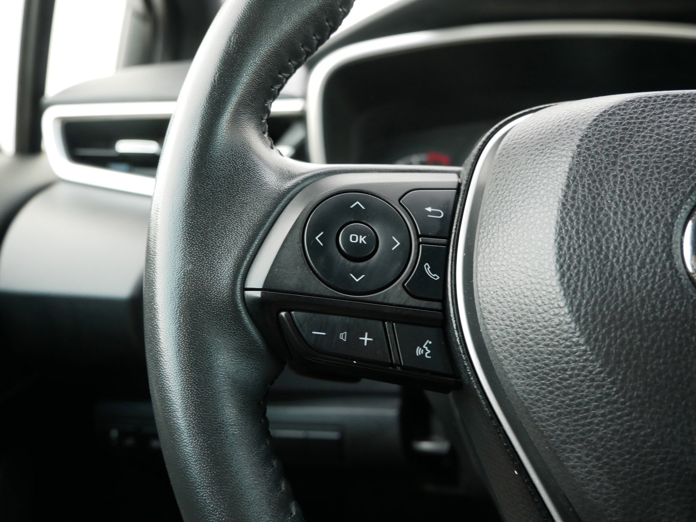 Used 2021 Toyota Corolla SE w/ Blackout Package (TMS) image 28