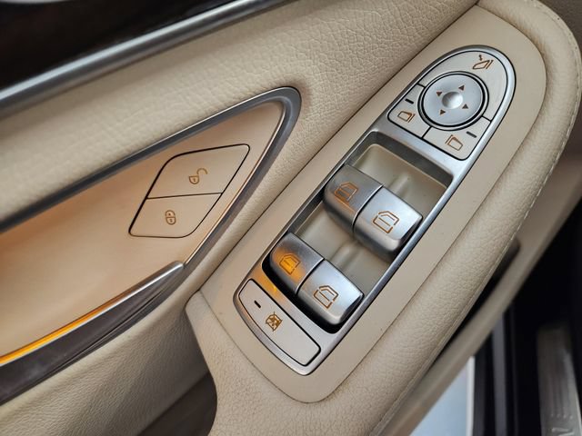 Used 2021 Mercedes-Benz C 300 Sedan image 23
