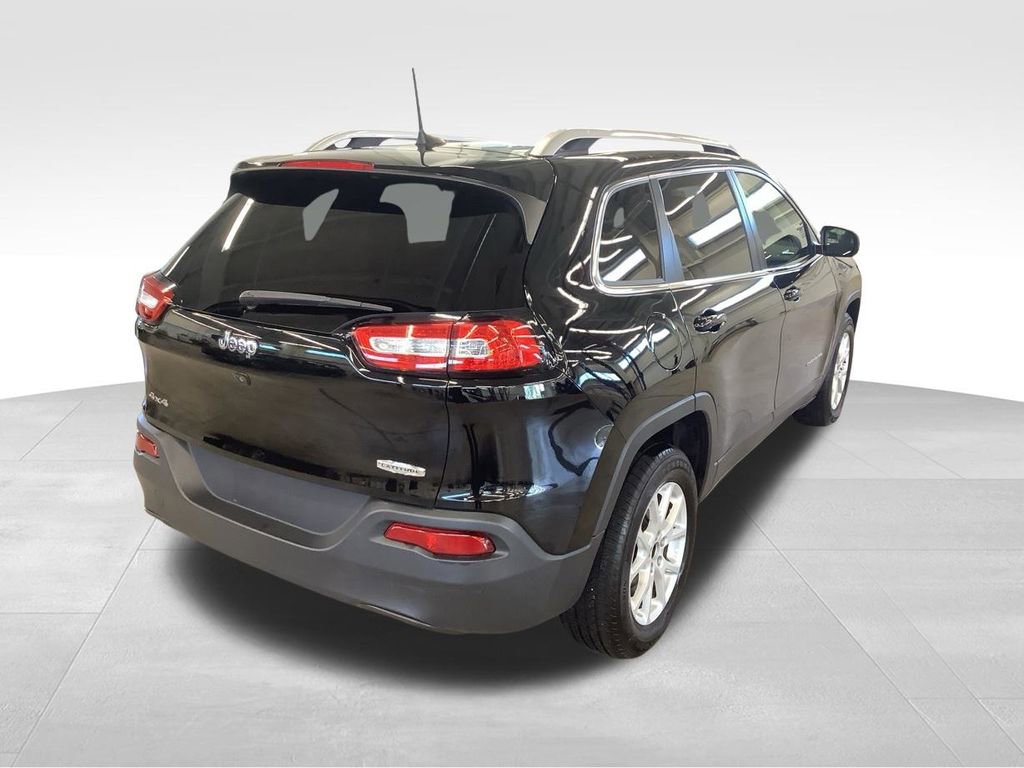 Used 2018 Jeep Cherokee Latitude Plus w/ Cold Weather Group AWD/4WD image 25