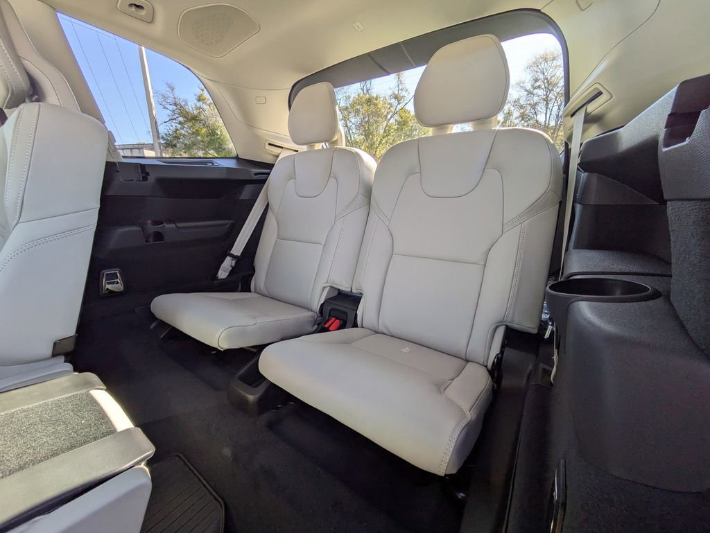 New 2026 Volvo XC90 B6 Ultra w/ Protection Package Premier AWD/4WD image 17