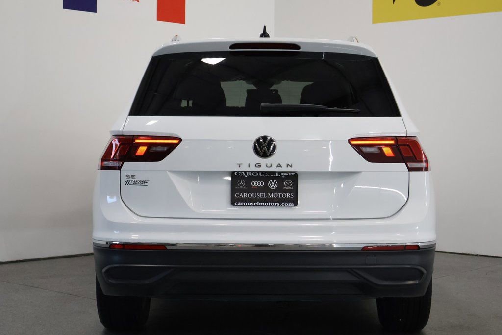 Used 2022 Volkswagen Tiguan SE w/ Panoramic Sunroof Package image 11
