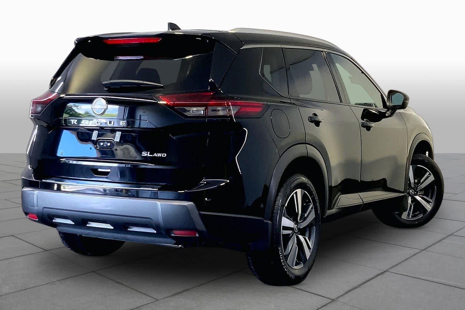 Used 2024 Nissan Rogue SL AWD/4WD image 13