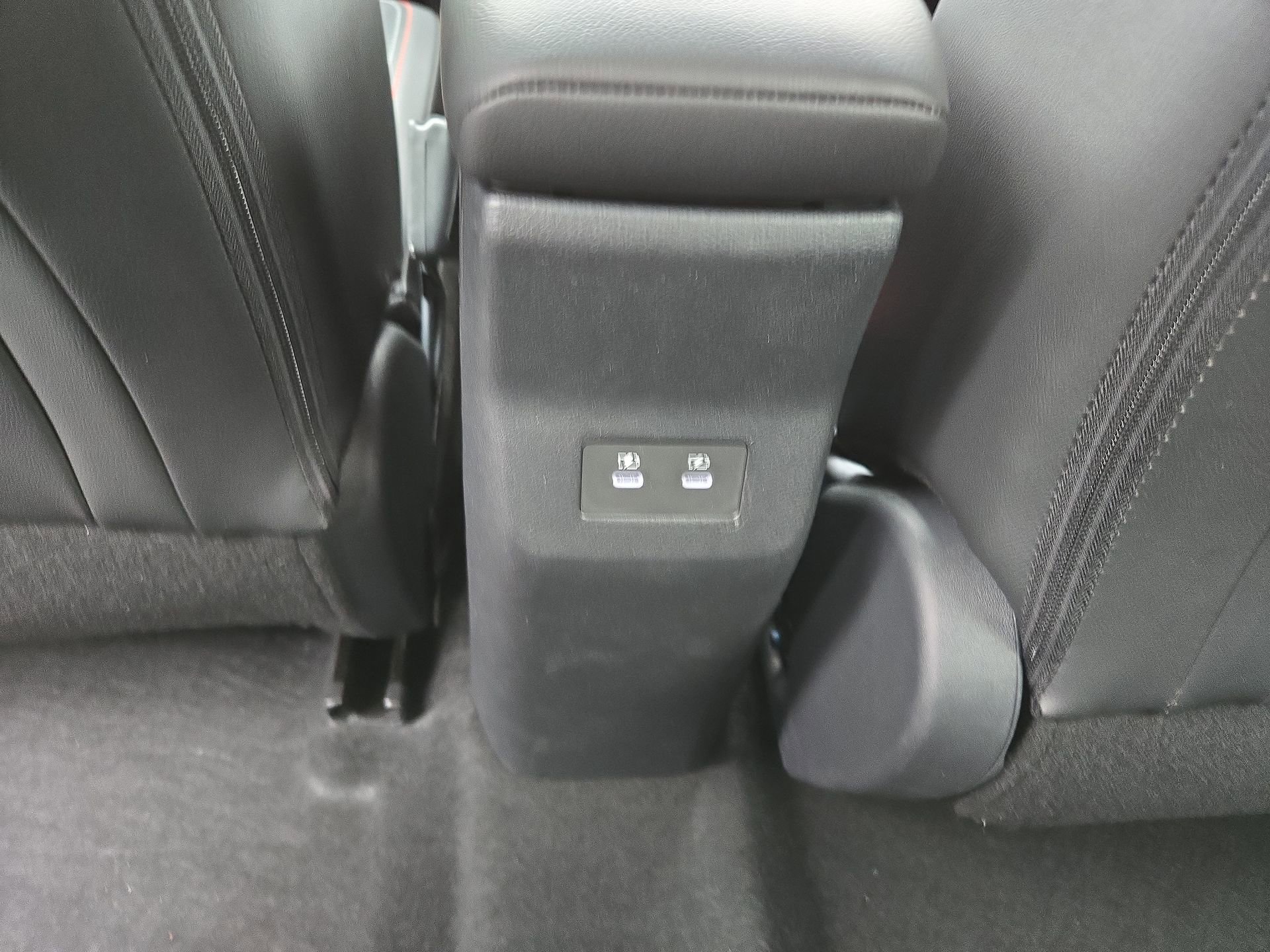 New 2025 Nissan Kicks SR FWD image 15