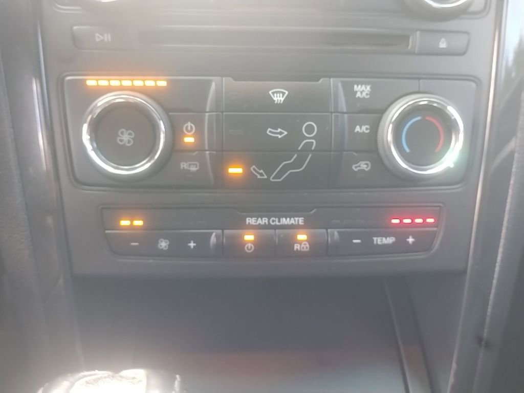 Used 2016 Ford Explorer XLT image 31