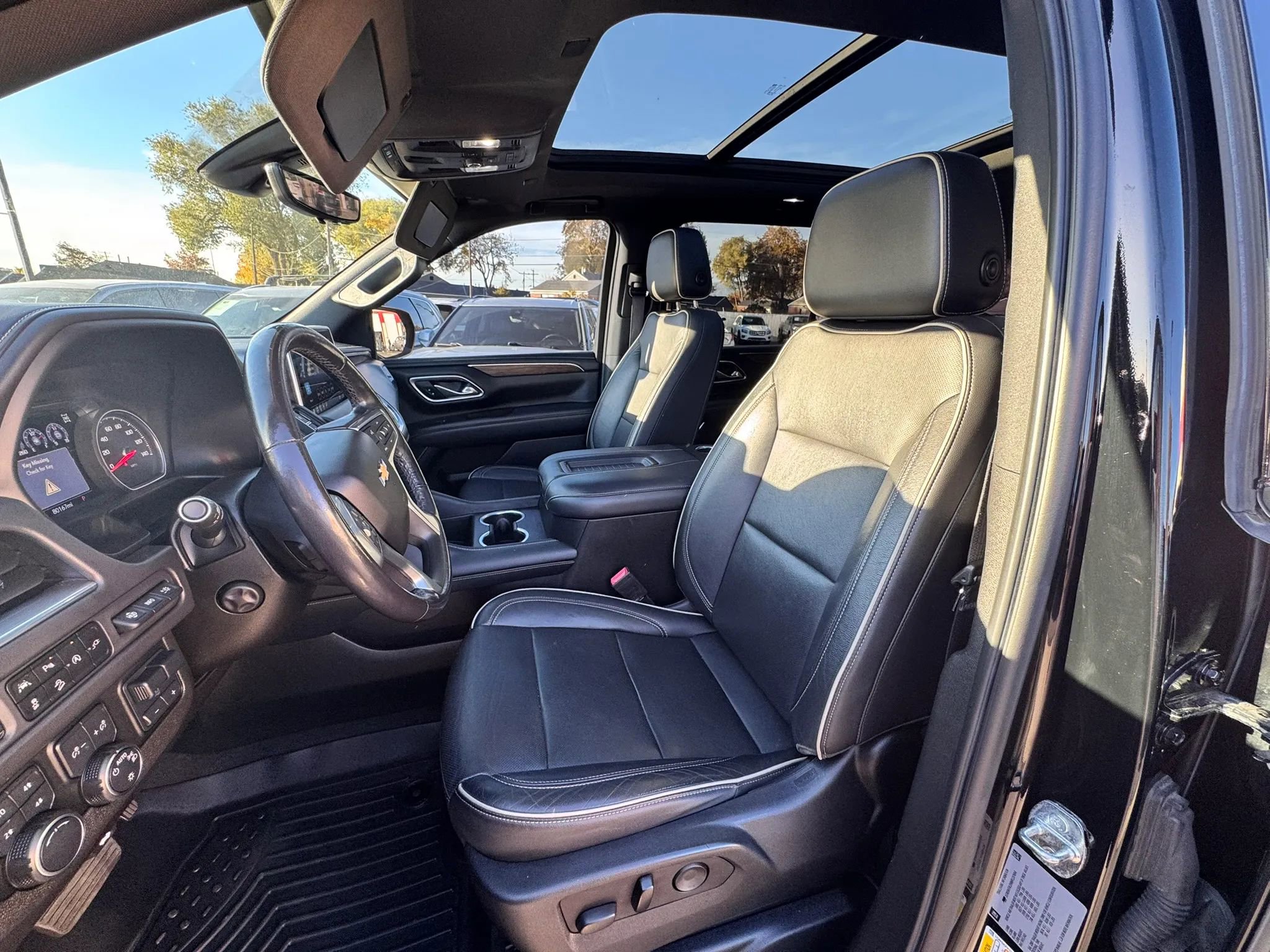 Used 2021 Chevrolet Suburban Premier w/ Premium Package image 11