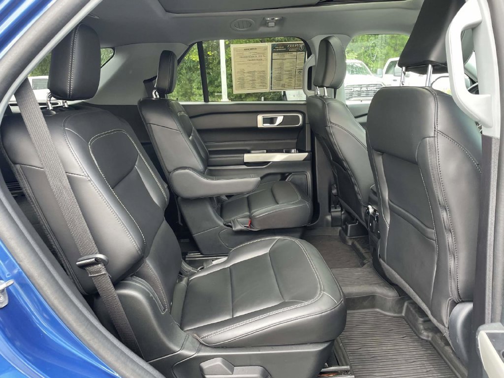 Used 2022 Ford Explorer XLT w/ Equipment Group 202A RWD image 18