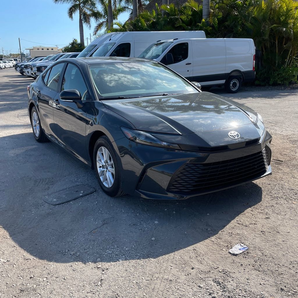 Used 2025 Toyota Camry LE image 3