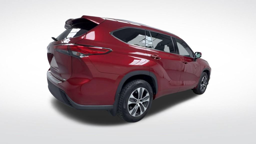 Used 2020 Toyota Highlander XLE AWD/4WD image 8