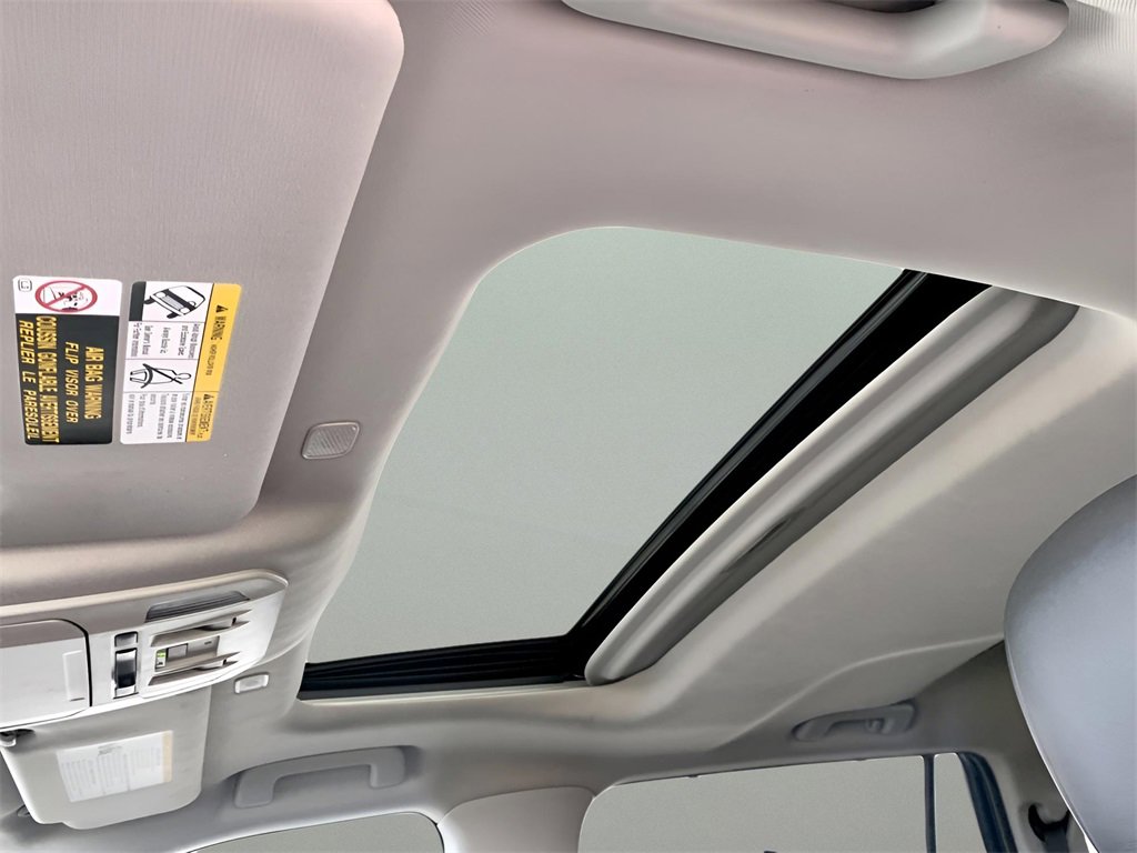 Used 2024 Toyota Highlander XLE image 16