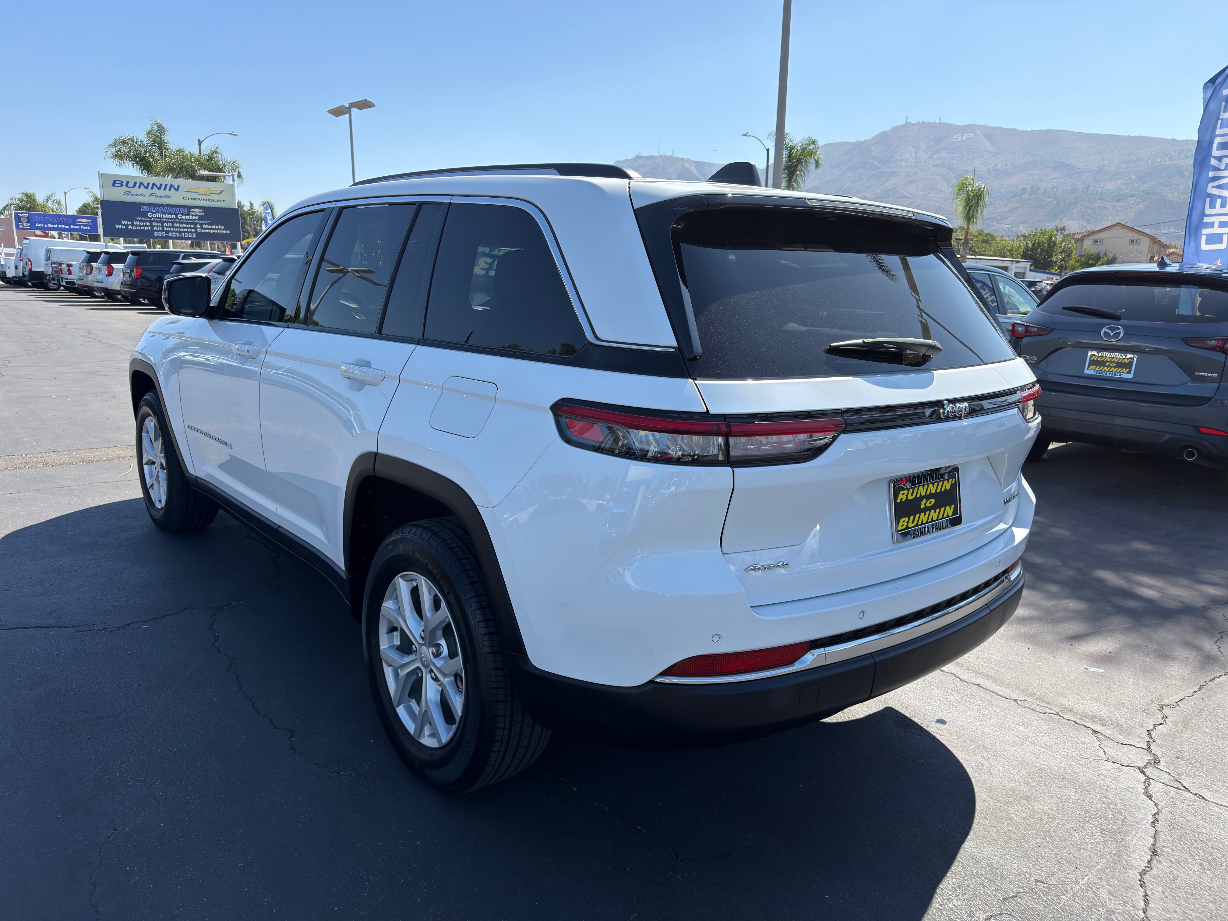 Used 2023 Jeep Grand Cherokee Limited AWD/4WD image 6
