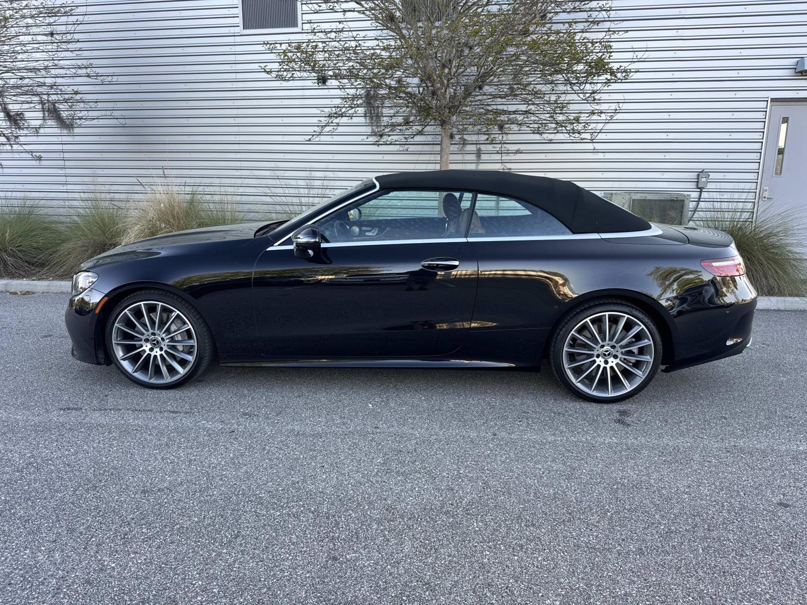 Used 2023 Mercedes-Benz E 450 Cabriolet image 2