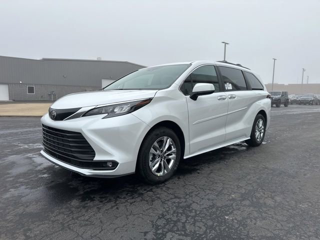 New 2026 Toyota Sienna XLE image 3