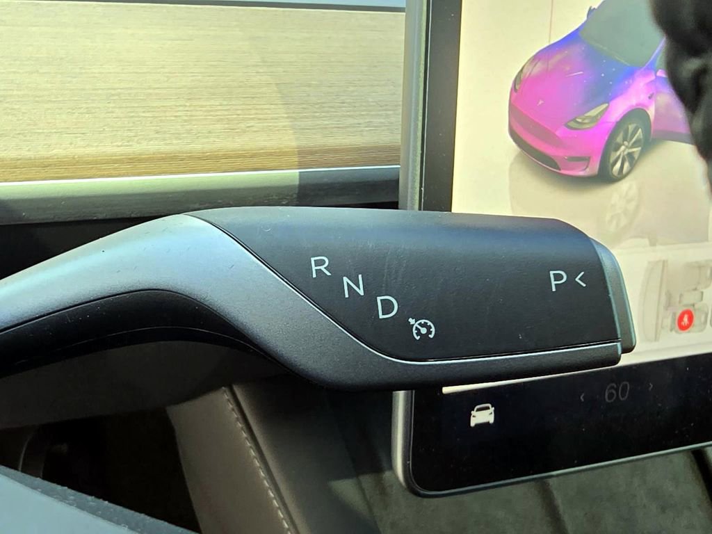 Used 2024 Tesla Model Y Long Range AWD/4WD image 30