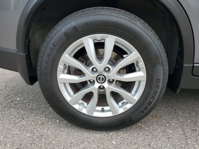 Used 2017 Nissan Rogue SV image 5